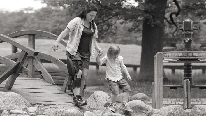 Christin klettert mit ihrem C Brace.