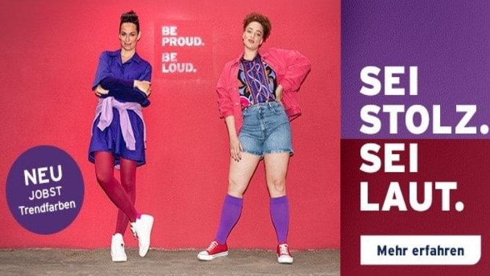 Zwei junge Ladies mit rundgestrickten Kompressionsversorgungen.